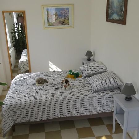 le tilleul Sainte-Genevieve-les-Gasny Extérieur photo