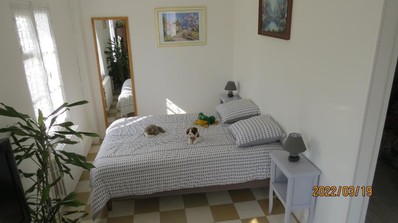 le tilleul Sainte-Genevieve-les-Gasny Extérieur photo