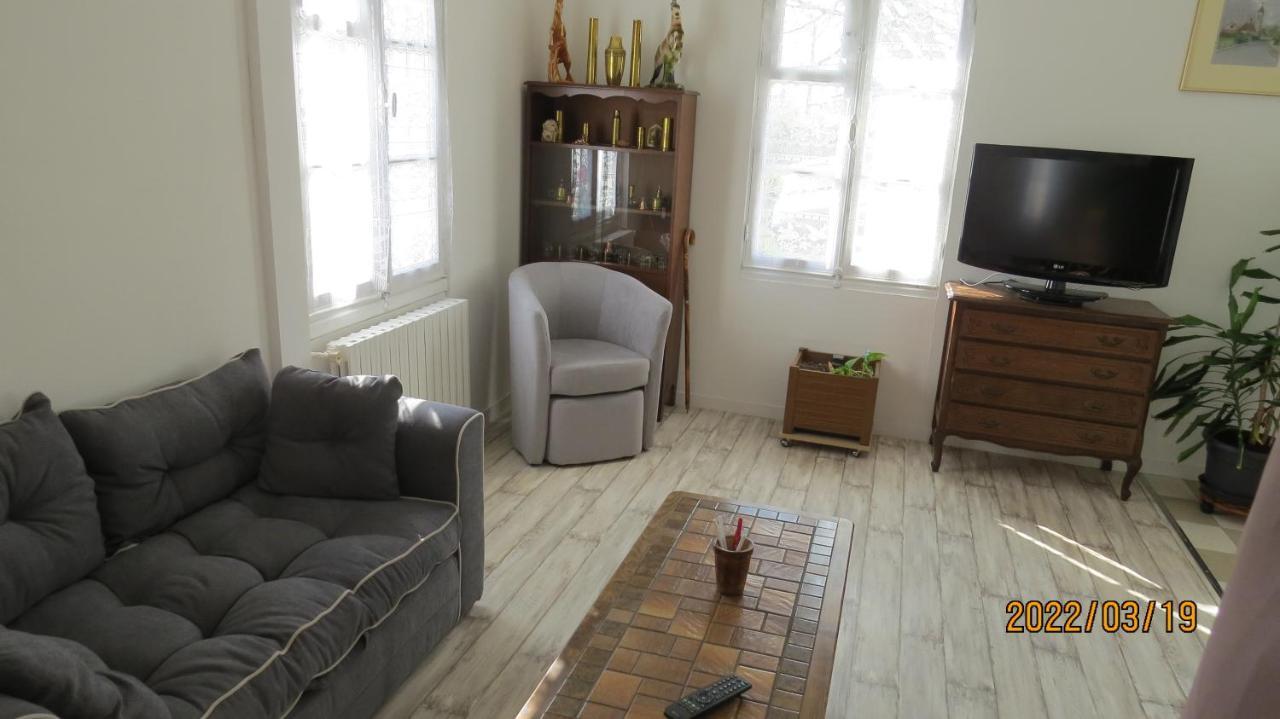 le tilleul Sainte-Genevieve-les-Gasny Extérieur photo