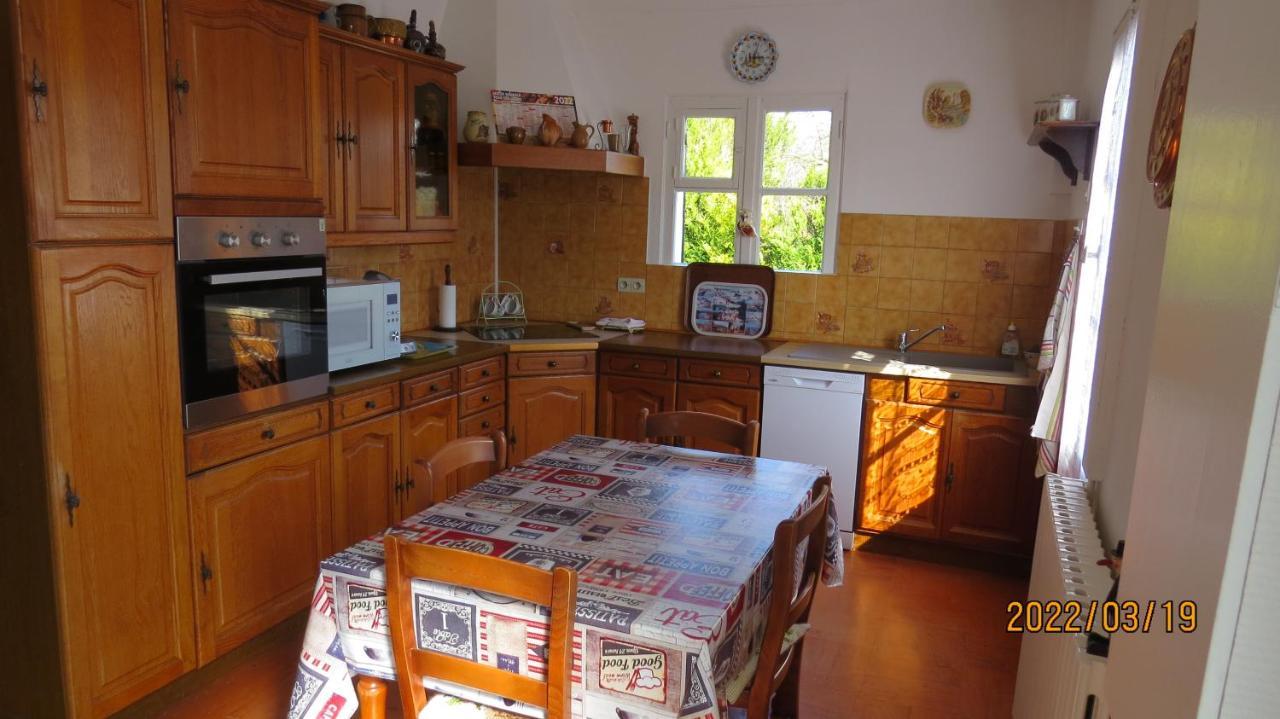 le tilleul Sainte-Genevieve-les-Gasny Extérieur photo