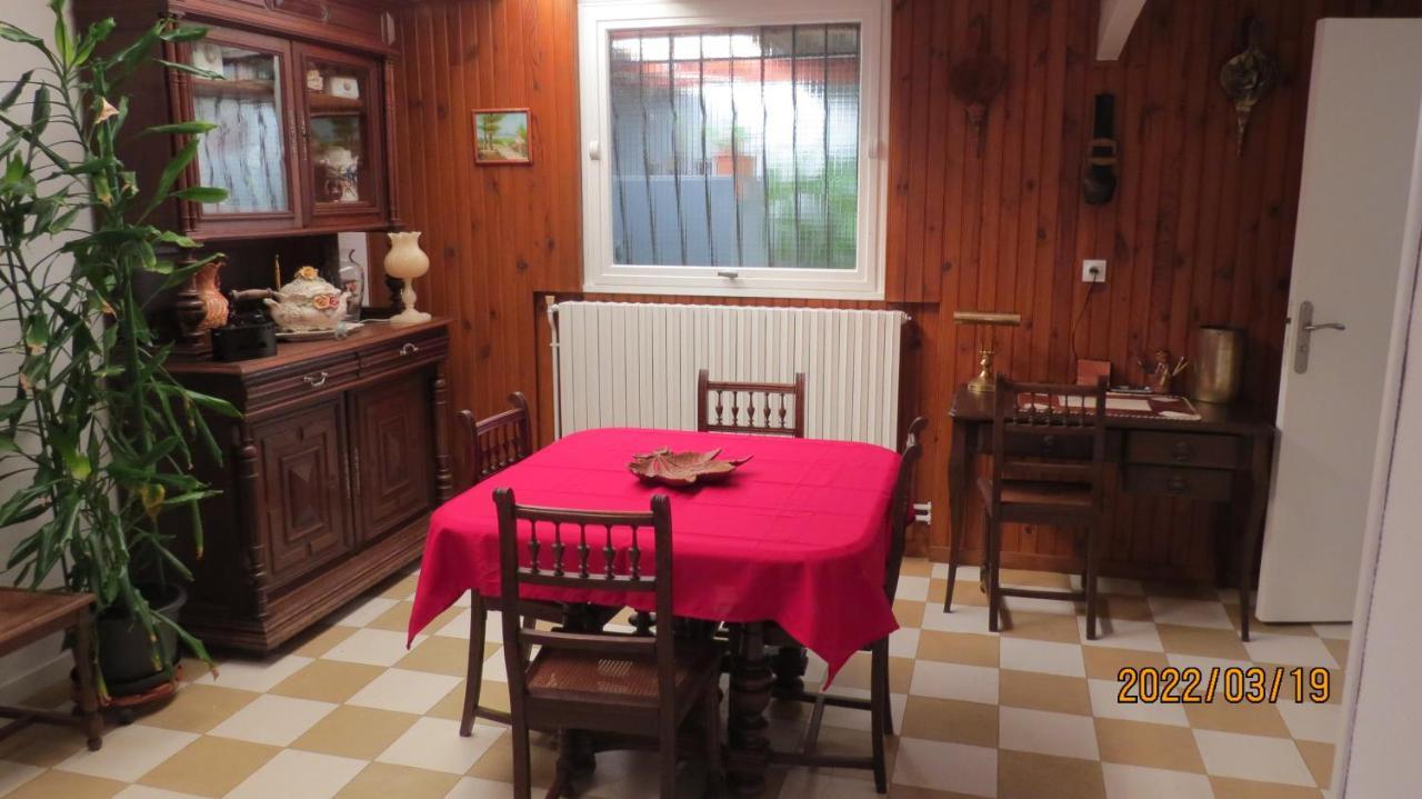 le tilleul Sainte-Genevieve-les-Gasny Extérieur photo