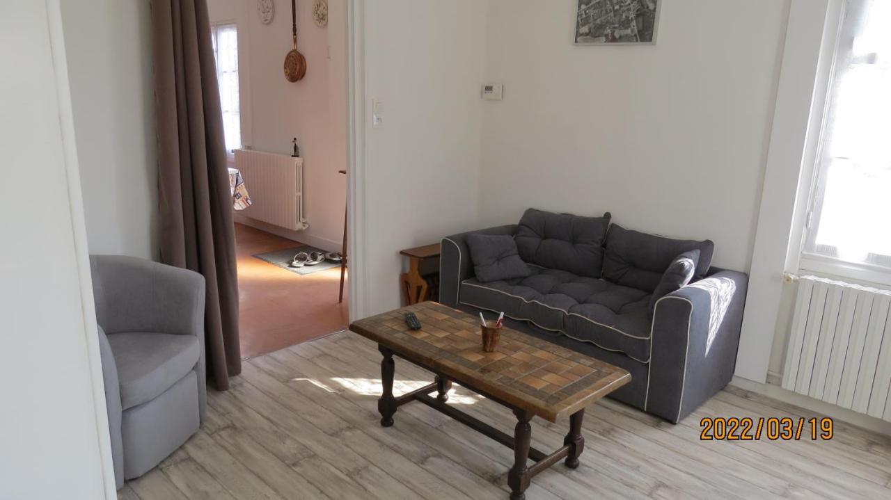 le tilleul Sainte-Genevieve-les-Gasny Extérieur photo