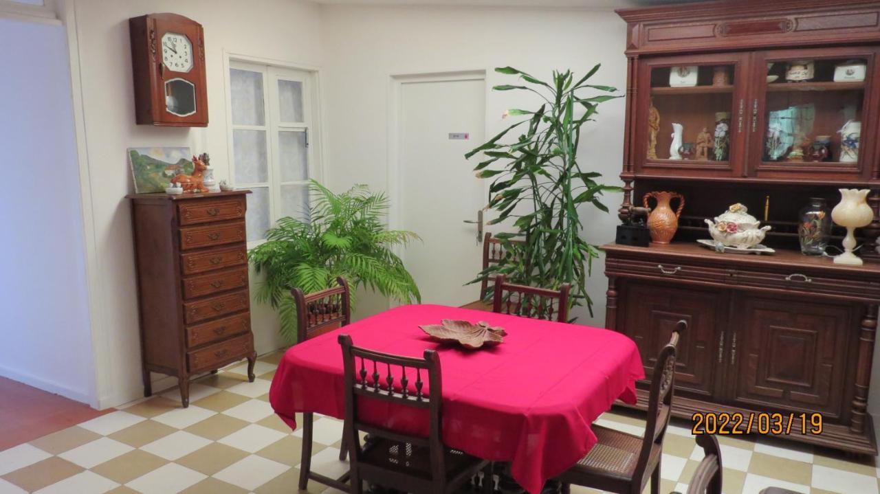 le tilleul Sainte-Genevieve-les-Gasny Extérieur photo