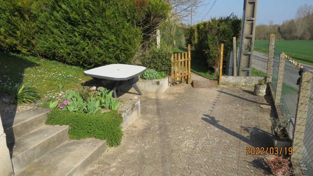 le tilleul Sainte-Genevieve-les-Gasny Extérieur photo